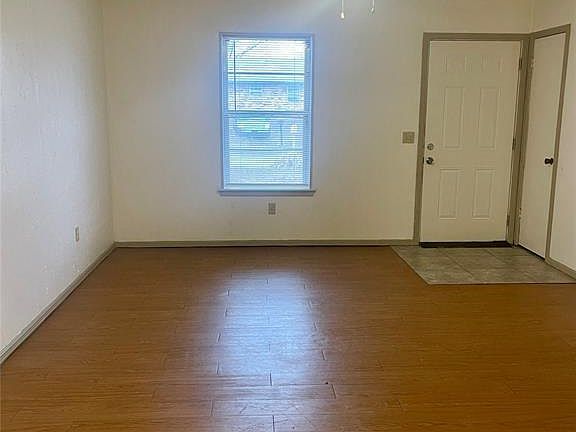 5th image of 20360 Rockhollow Dr