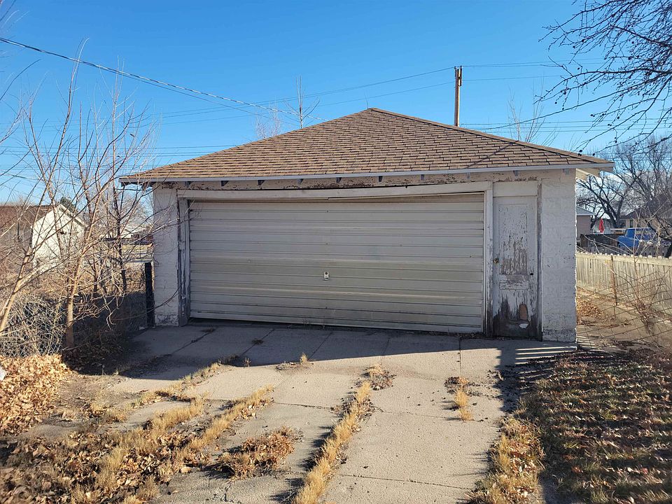 2nd image of 909 E 4th St