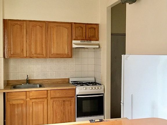 2nd image of 203 E 94th St APT 2D