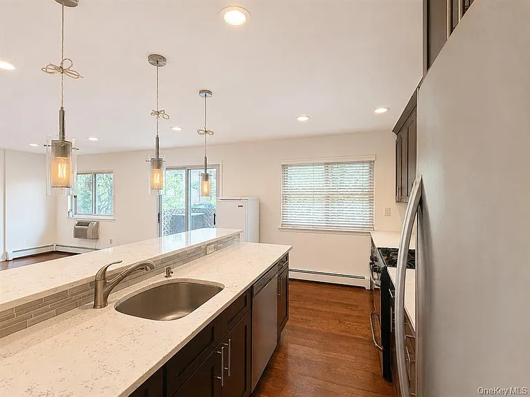 330 Central Park Ave #F8 — Photo 4