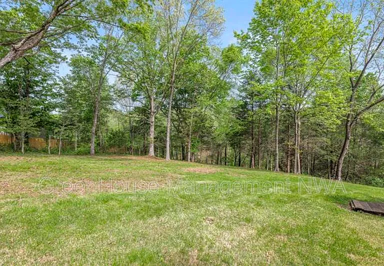 28 Latshaw Dr — Photo 35
