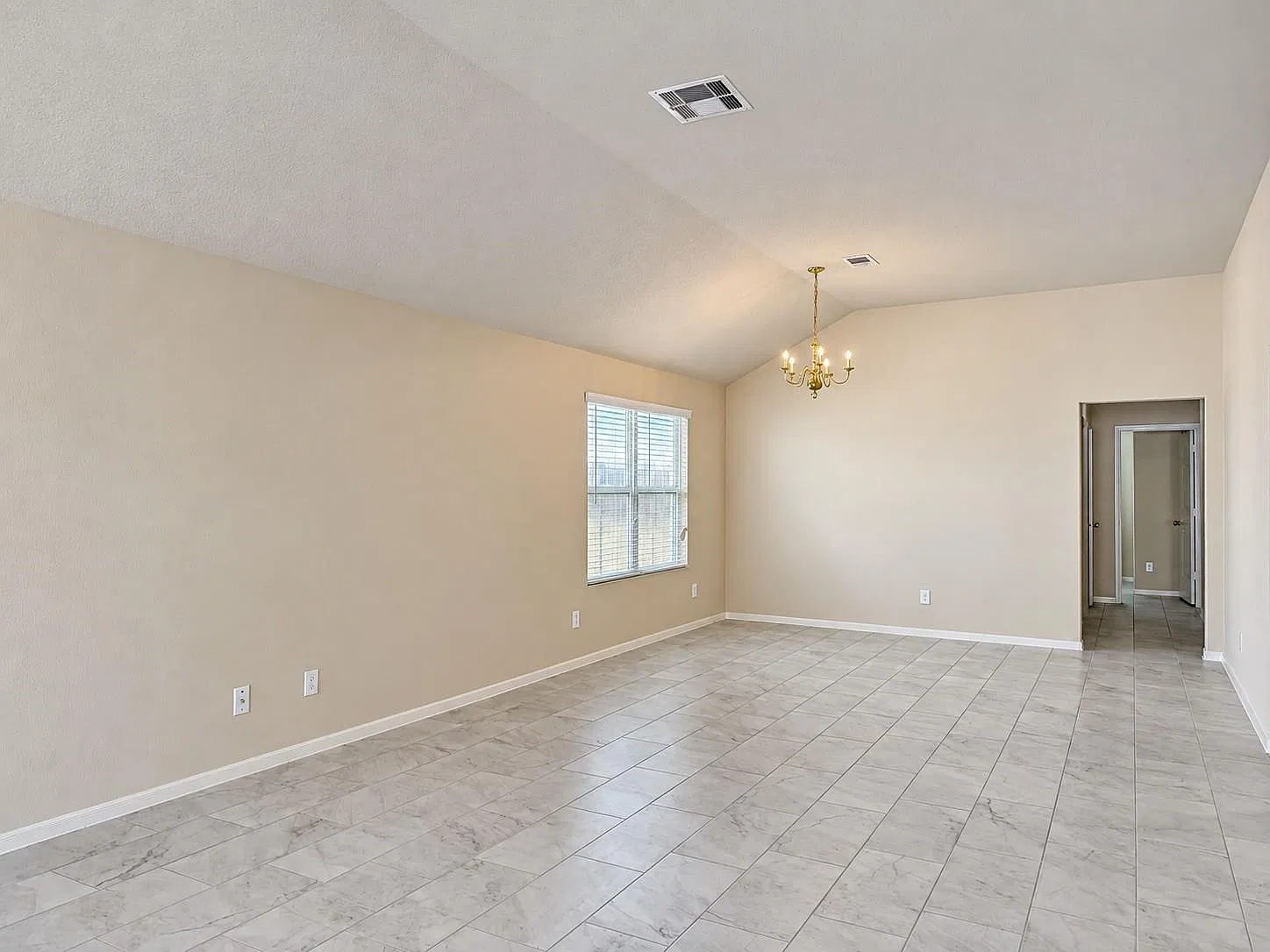 3 bed, 2.0 bath, 1528 sqft, $1,900 — Photo 2