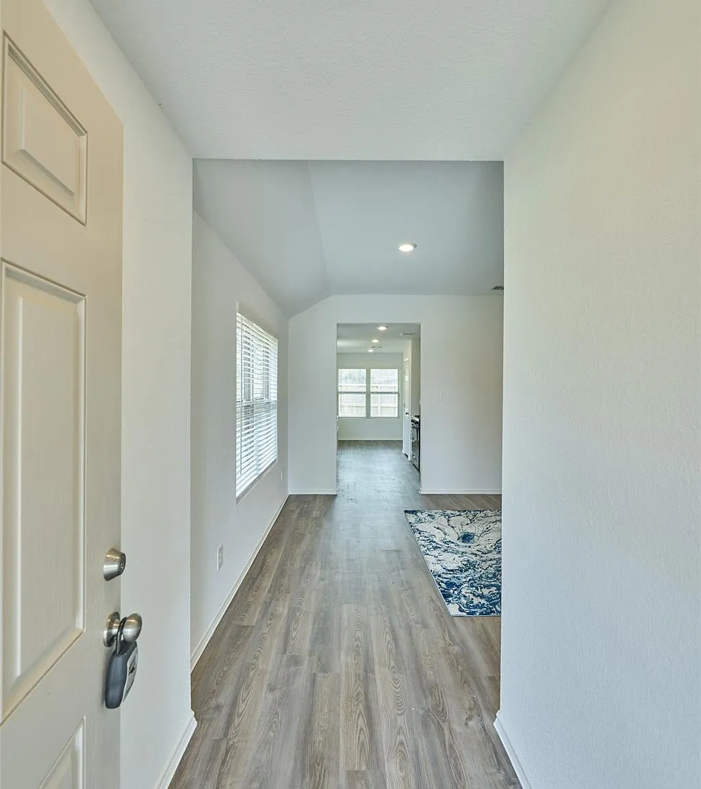 3 bed, 2.0 bath, 1313 sqft, $1,800 — Photo 4