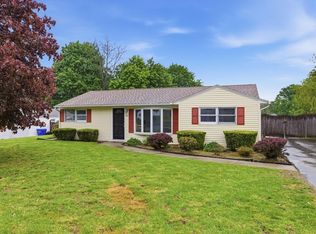 97 Treetop Ave, Springfield, MA 01118