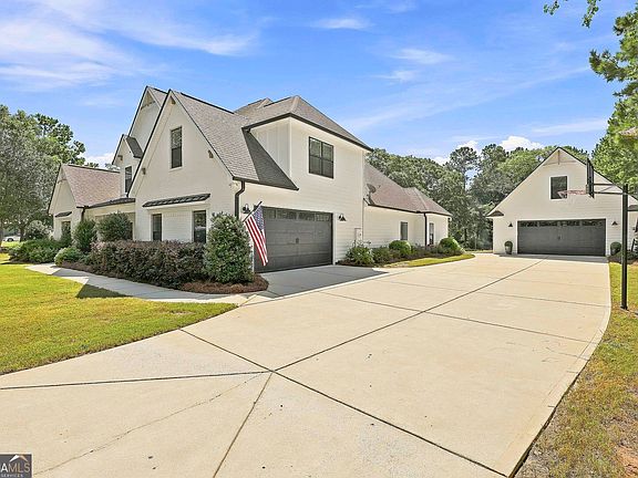3rd image of 35 Fern Mill Ln