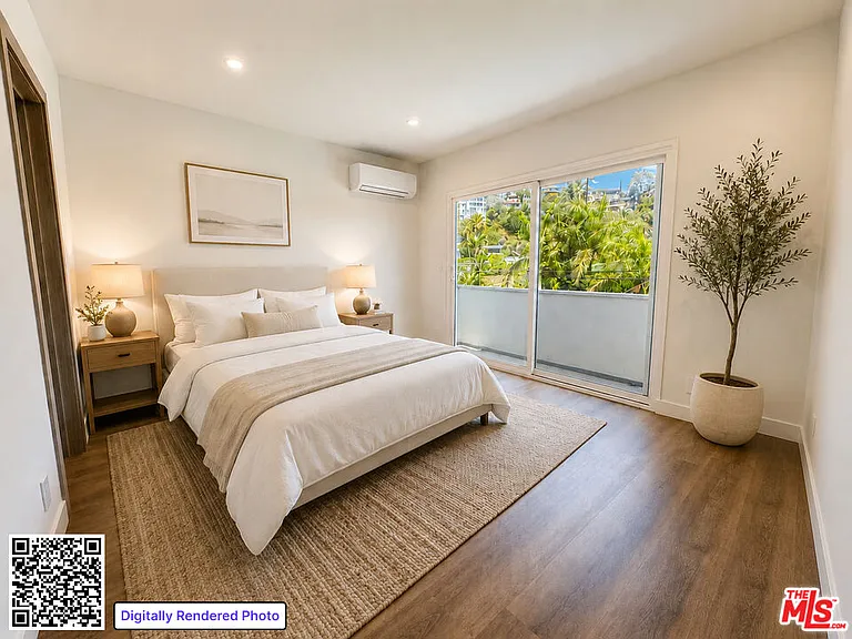 2449 N Beachwood Dr #11 — Photo 6