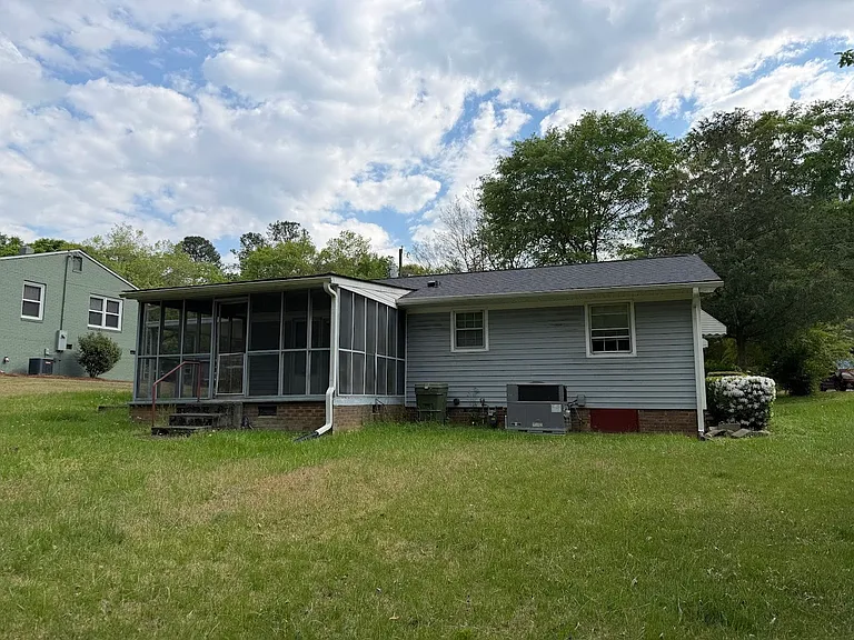 2327 Kennington Rd — Photo 3