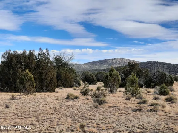 072G N Gentle Breeze Rd, Seligman, AZ 86337