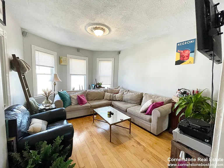 24 Pond St #3 — Photo 5