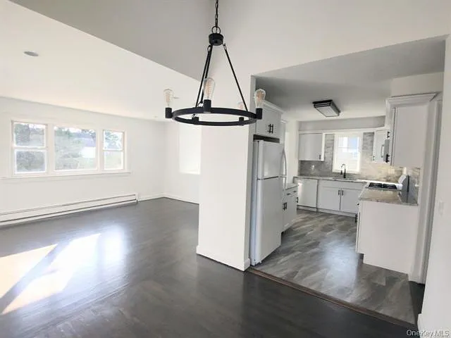 3 bed, 1.0 bath, 1075 sqft, $3,600 — Photo 4