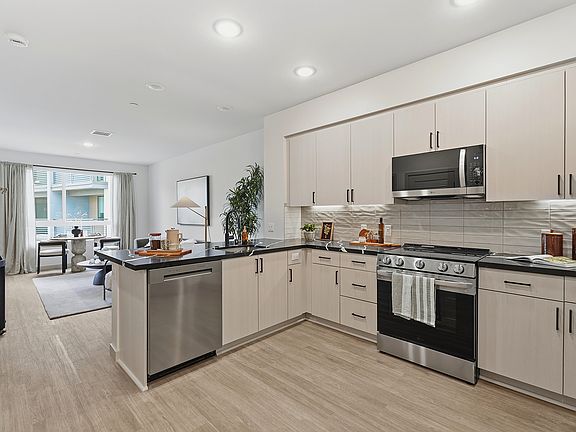 4th image of 155 Quail Gardens Dr #348