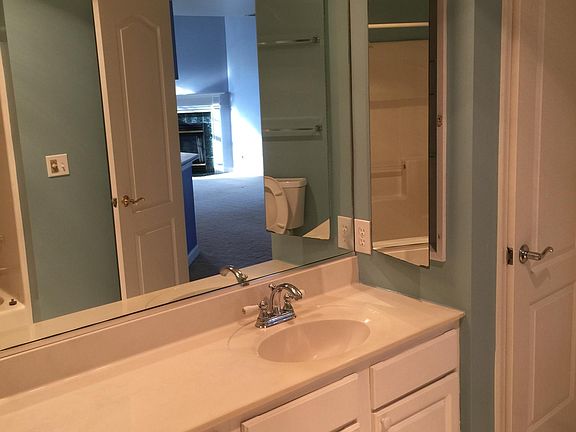 4th image of 6916 Fairfax Dr Unit 308