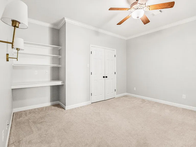 15 Iris Cv — Photo 42