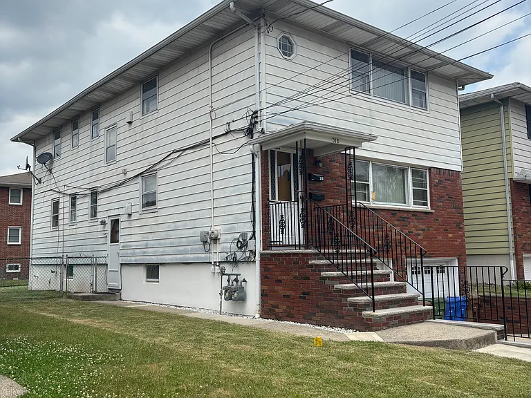 318 Kennedy Dr #2 — Photo 2