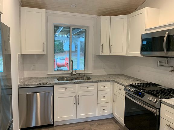 gas stove, microwave, dishwasher and refrigerator all included