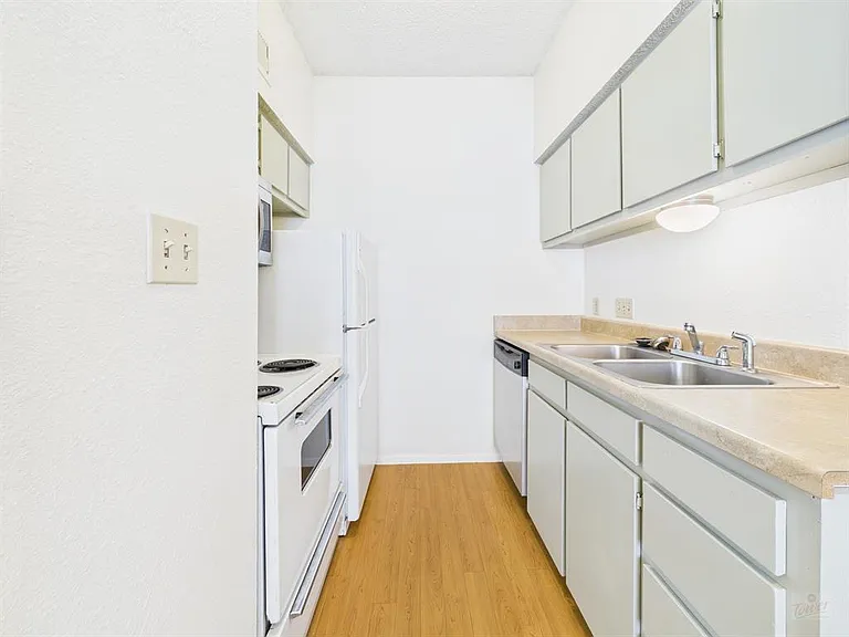 2604 Salado St #304 — Photo 4
