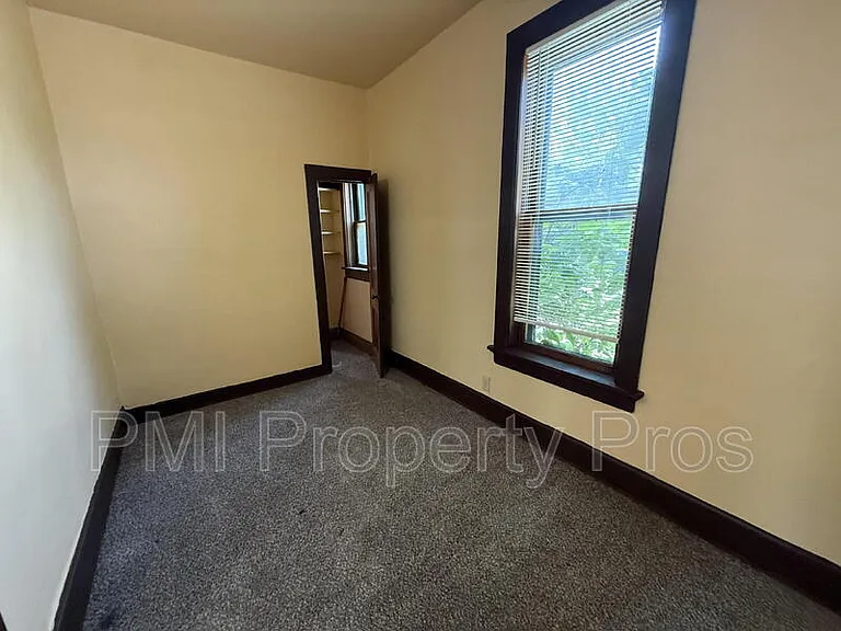 2439 N Dr William Finlayson St — Photo 10