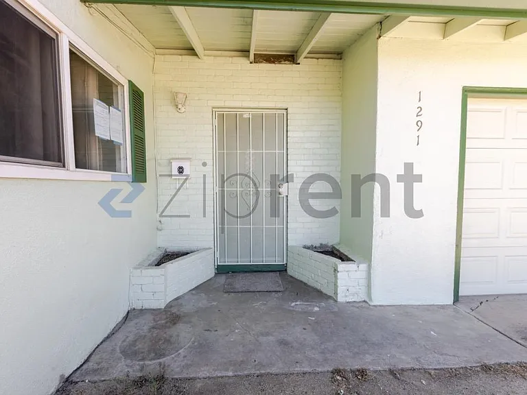 1291 1st St — Photo 2