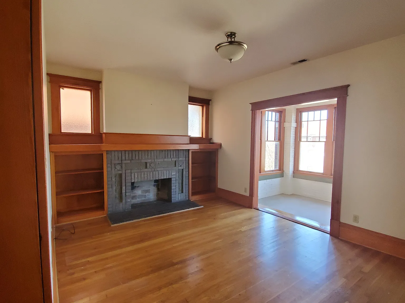 5788 Pershing — Photo 3