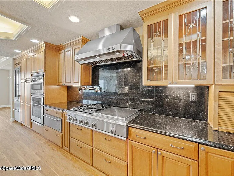 1 8th Ave #1202 — Photo 8