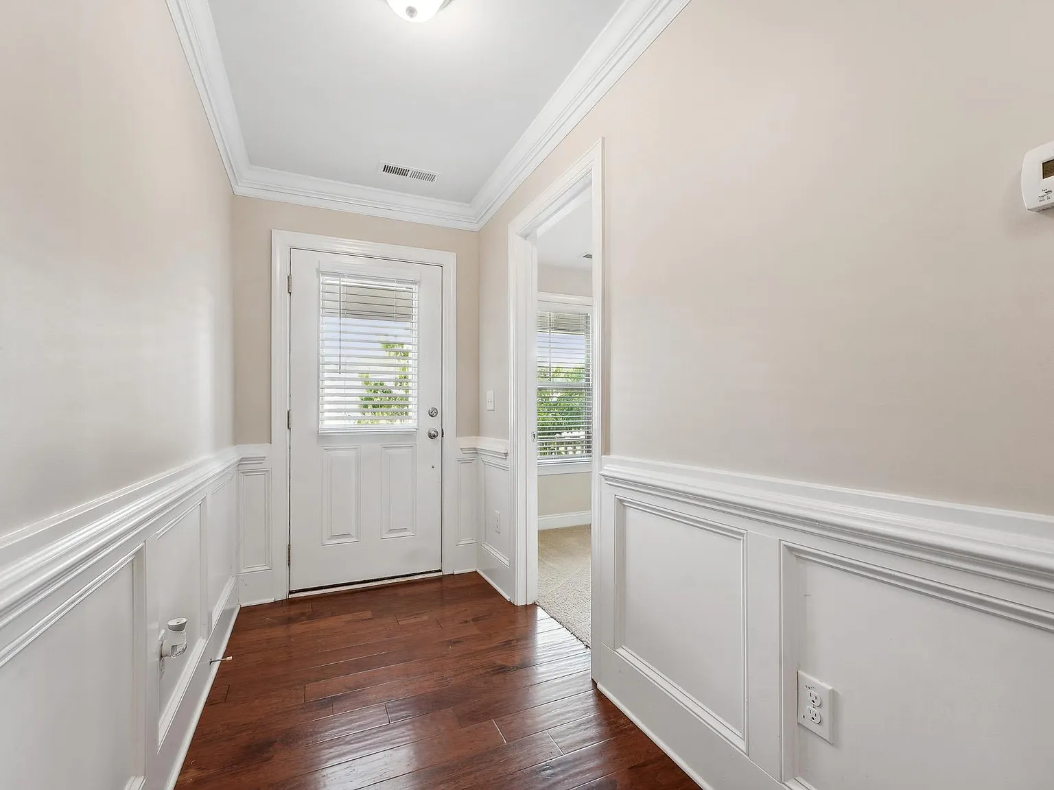 3 bed, 3.5 bath, 1743 sqft, $2,200 — Photo 2