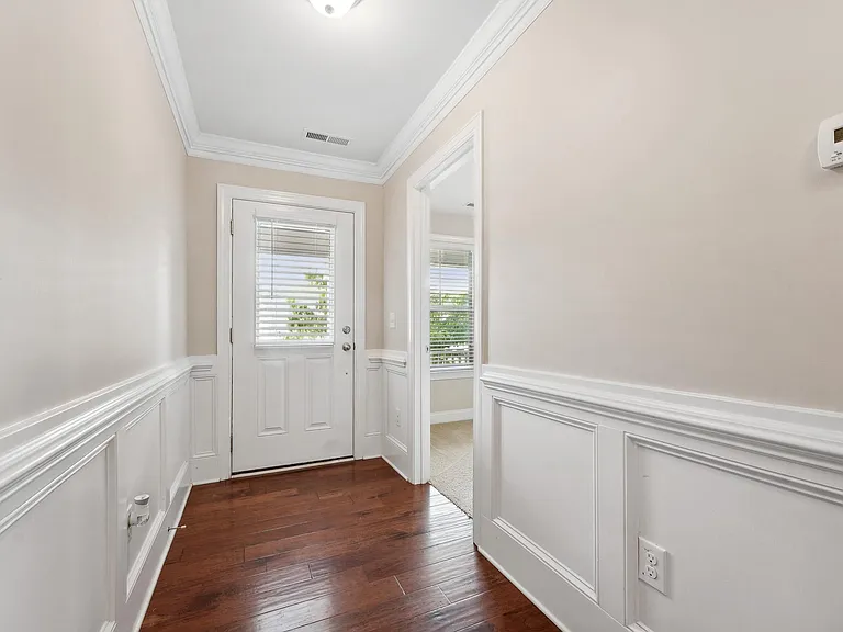 1359 Town Home Dr — Photo 2