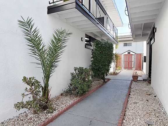 2nd image of 3756-3762 Poinciana Dr #3756-6