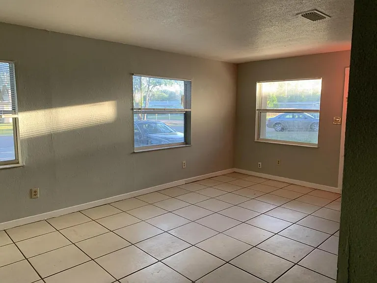 825 Lyndhurst St — Photo 3