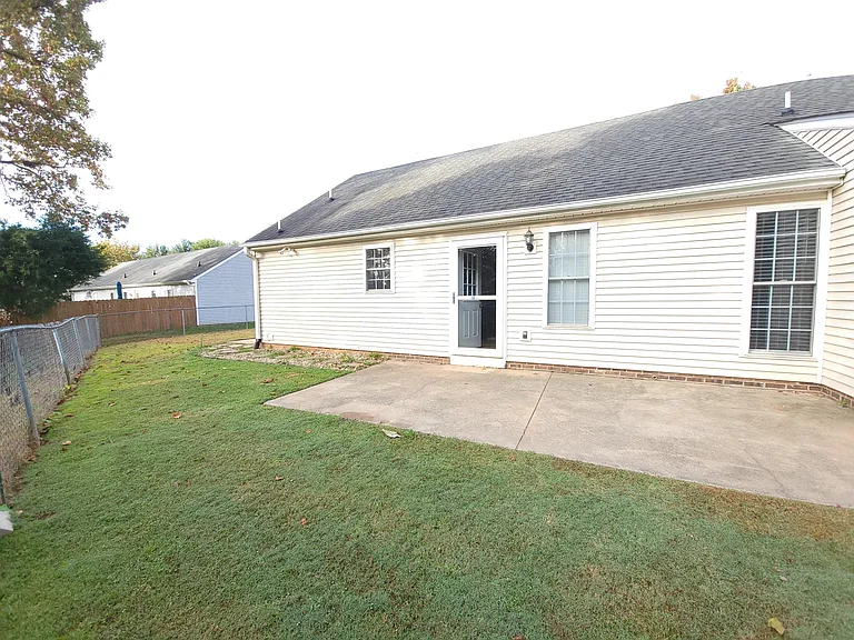324 Weeping Willow Dr — Photo 17