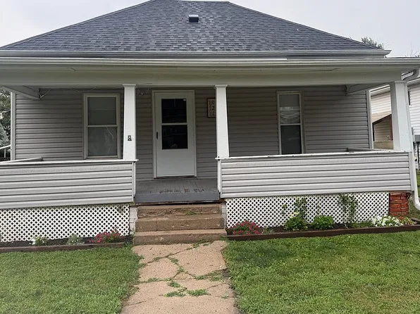 921 N Burlington Ave, York, NE 68467