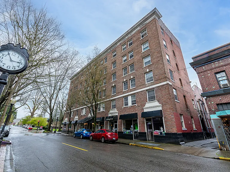 519 Washington St SE — Photo 2