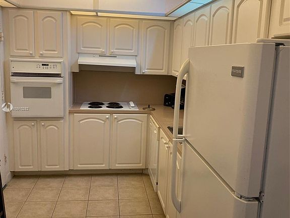 5th image of 4001 S Ocean Dr APT 12B