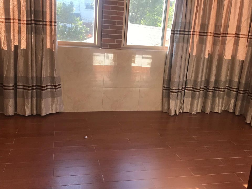 2nd image of 4372 Robinson St