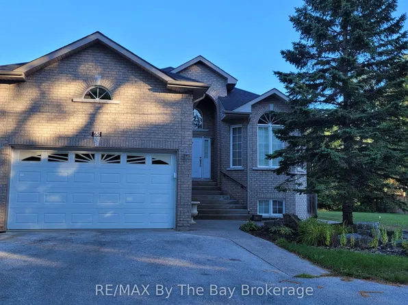 65 Laidlaw St, Wasaga Beach, ON L9Z 2L2