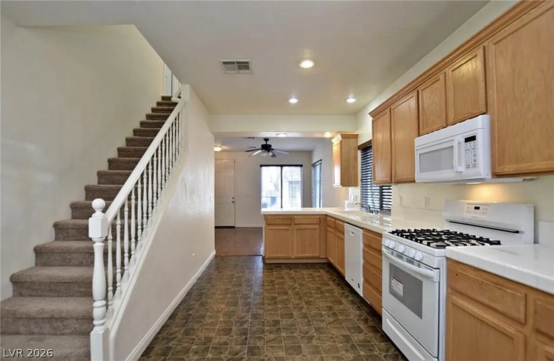 3 bed, 2.5 bath, 1311 sqft, $1,875 — Photo 4