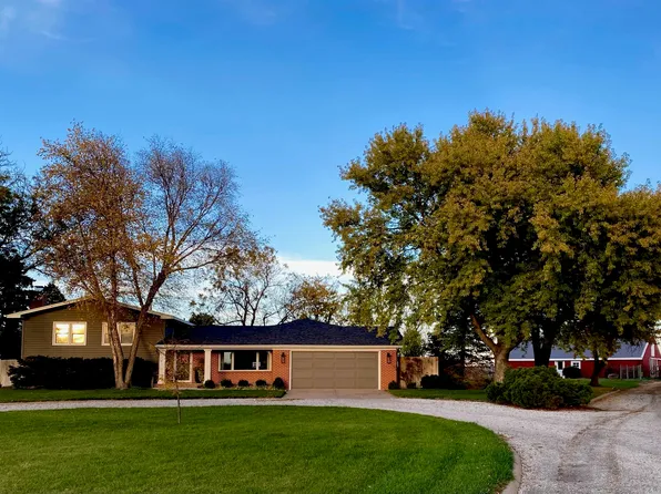 1406 N Highland Rd, Hastings, NE 68901