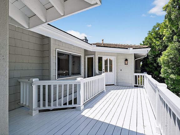 4th image of 915 Gardenia Way