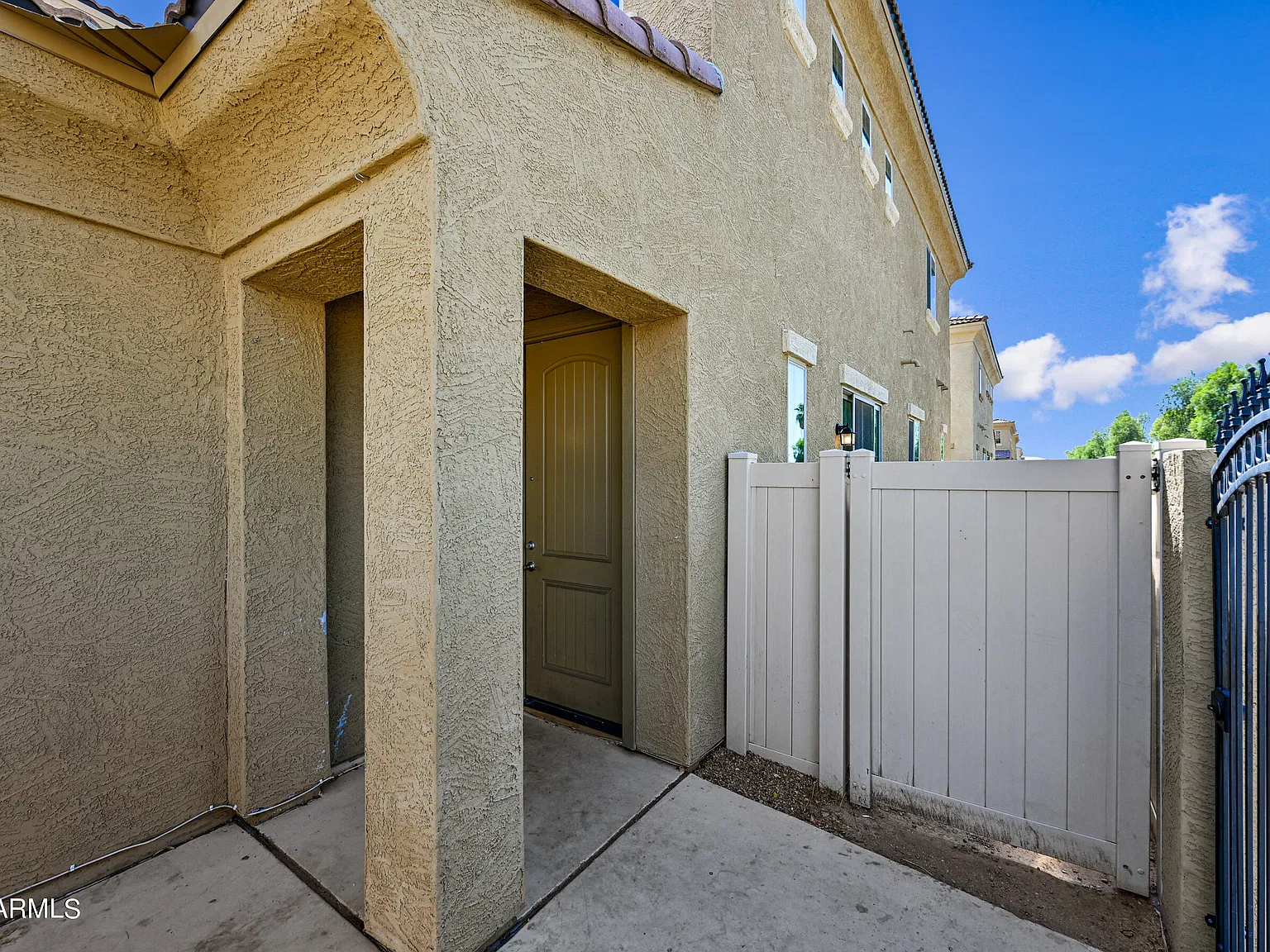 3 bed, 2.5 bath, 1550 sqft, $2,125 — Photo 2