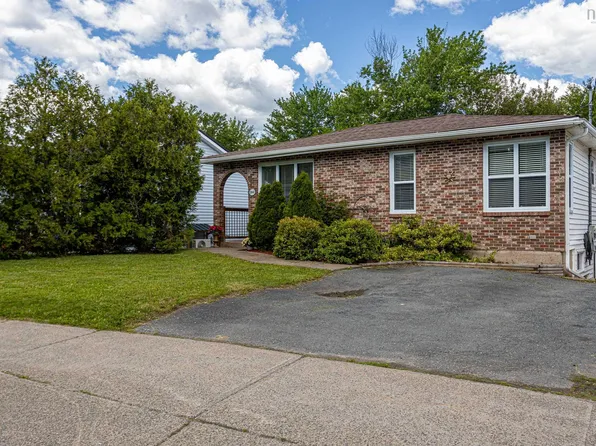 242 Beaver Bank Cross Rd, Halifax, NS B4E 2E3