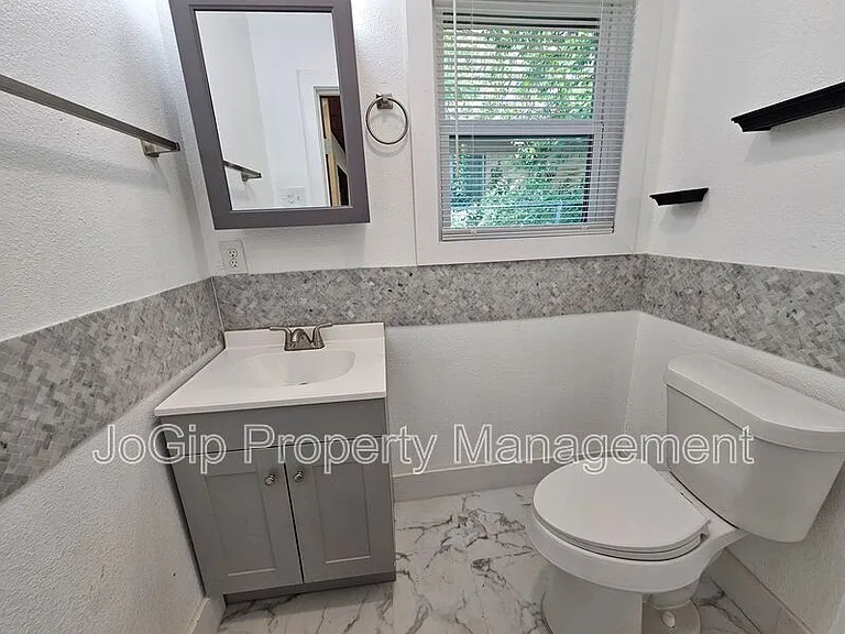 2023 E Illinois Ave — Photo 25