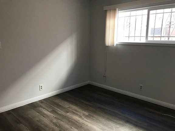 2nd image of 453 N Oxford Ave APT 3