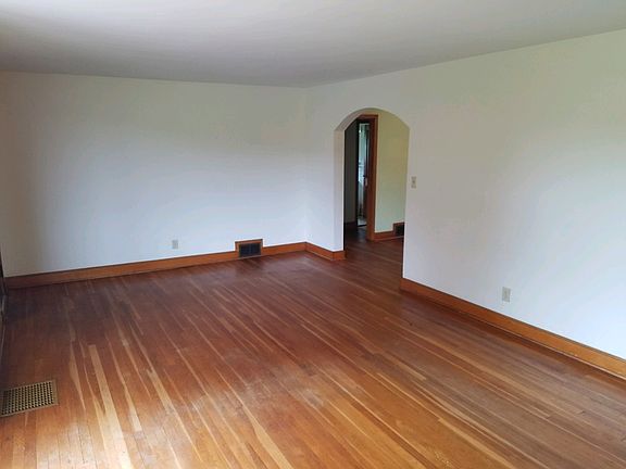 3rd image of 3304 Sullivan Gardens Pkwy