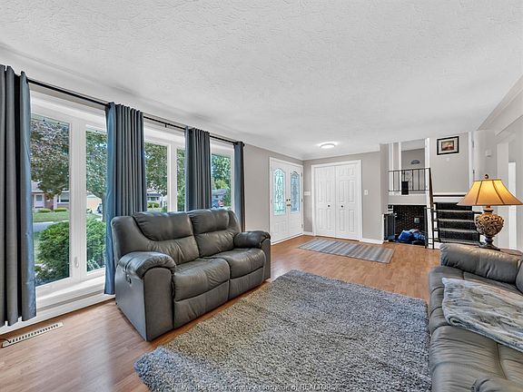 3rd image of 127 McCallum Dr