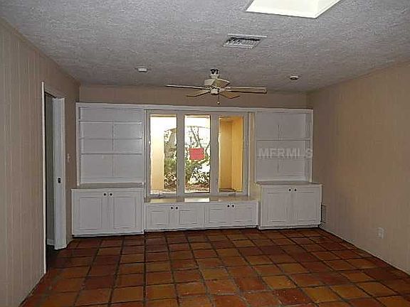 5th image of 945 31st Ave NE