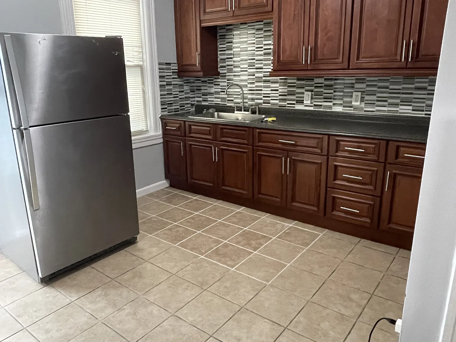 3 bed, 1300 sqft, $2,200 — Photo 2