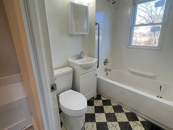 5th image of 898-900 E 13th Ave #898