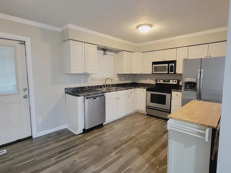 1316 E Woodshire Dr — Photo 9