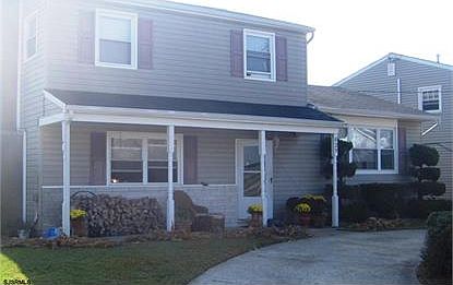 2nd image of 825 W Shore Dr