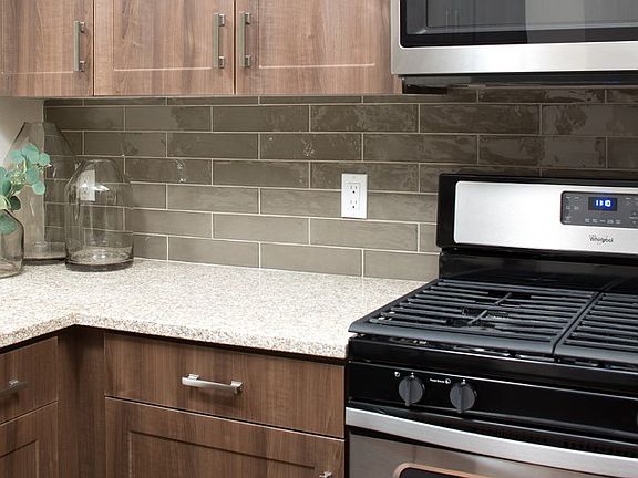 Whirlpool gas stove and oven with digital controls and stain