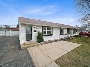 8777 S Corcoran Rd, Hometown, IL 60456